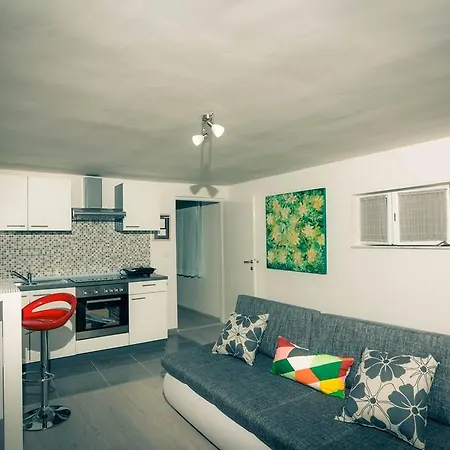 Apartman Nola *