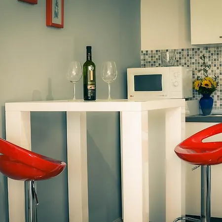 Apartman Nola شقة *