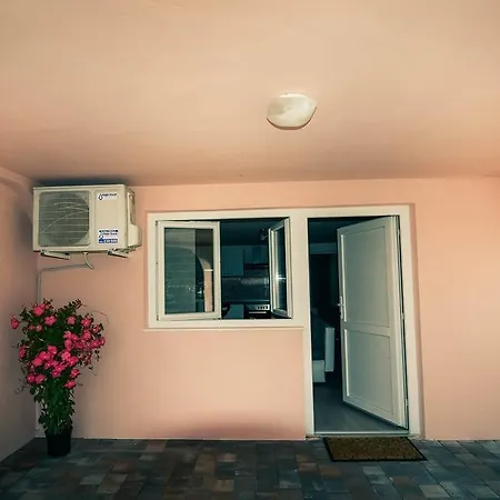 Apartman Nola * زادار