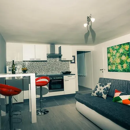 Apartman Nola * زادار